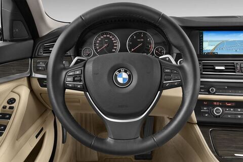 BMW 5 Series (Baujahr 2012) 530d 5 Türen Lenkrad