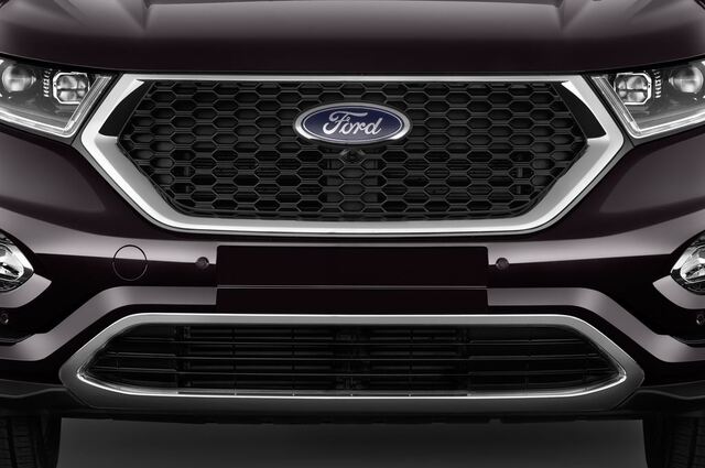Ford Edge Vignale (Baujahr 2017) - 5 Türen Kühlergrill und Scheinwerfer