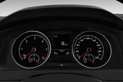 Volkswagen Golf (Baujahr 2017) Trendline 3 Türen Tacho und Fahrerinstrumente