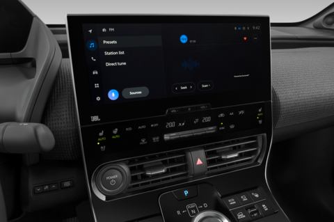 Toyota bZ4X EV (Baujahr 2023) Base 5 Türen Radio und Infotainmentsystem