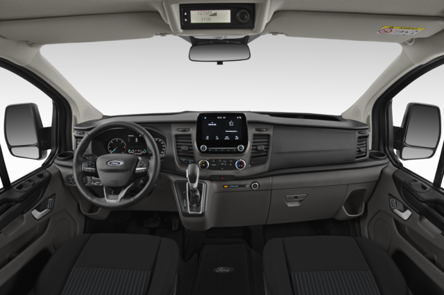 Ford Transit Custom (Baujahr 2020) Nugget 4 Türen Cockpit und Innenraum