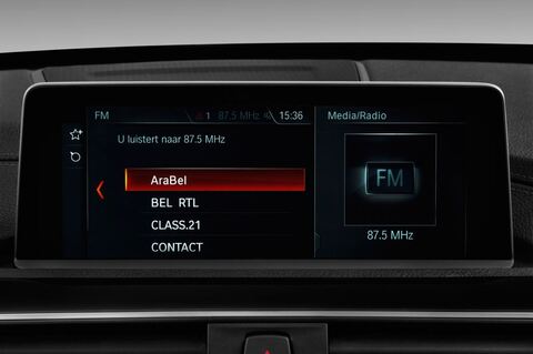 BMW 4 Series (Baujahr 2018) Luxury Line 4 Türen Radio und Infotainmentsystem