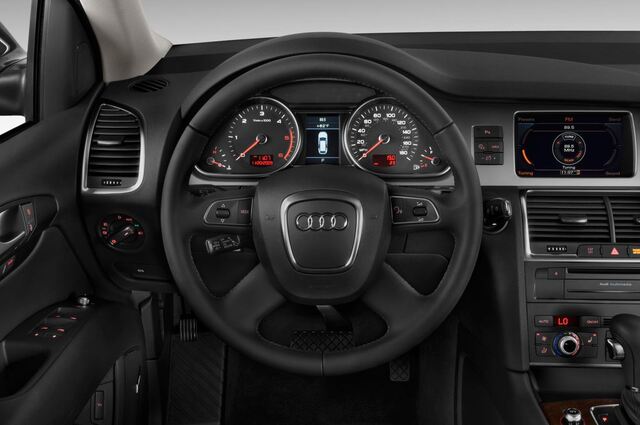 Audi Q7 (Baujahr 2011) - 5 Türen Lenkrad