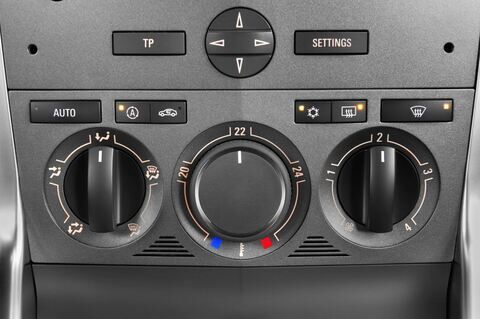 Opel Antara (Baujahr 2011) Design Edition 5 Türen Temperatur und Klimaanlage