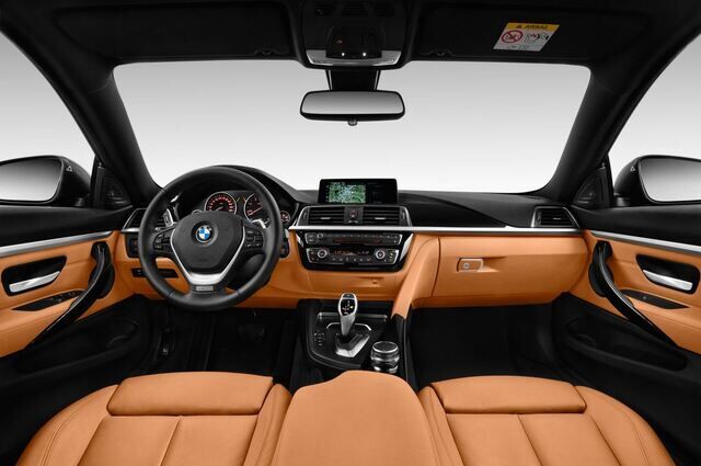 BMW 4 Series (Baujahr 2018) Luxury Line 4 Türen Cockpit und Innenraum