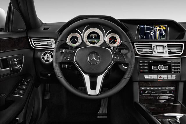 Mercedes E-Class (Baujahr 2014) Avantgarde 4 Türen Lenkrad