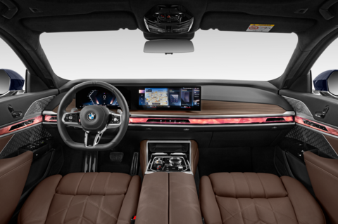 BMW 7 Series (Baujahr 2023) M Sport 4 Türen Cockpit und Innenraum