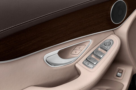 Mercedes GLC Coupe (Baujahr 2020) - 5 Türen Bedienungselemente Tür