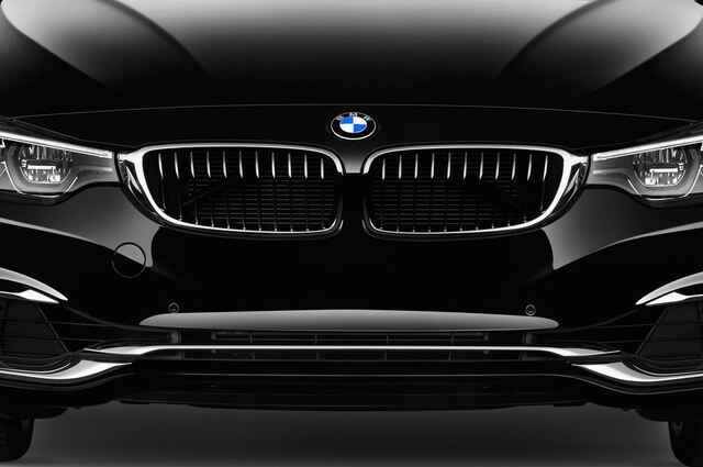BMW 4 Series (Baujahr 2018) Luxury Line 4 Türen Kühlergrill und Scheinwerfer