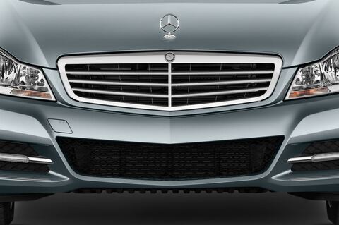 Mercedes C-Class (Baujahr 2011) Elegance 4 Türen Kühlergrill und Scheinwerfer