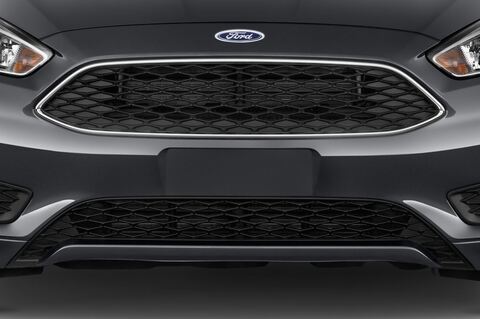 Ford Focus (Baujahr 2015) Trend 5 Türen Kühlergrill und Scheinwerfer