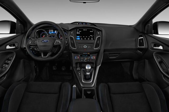 Ford Focus (Baujahr 2017) RS 5 Türen Cockpit und Innenraum