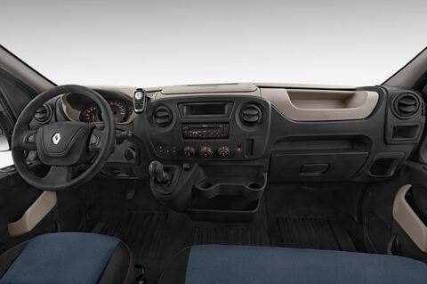 Renault Master (Baujahr 2015) L2H2 4 Türen Cockpit und Innenraum