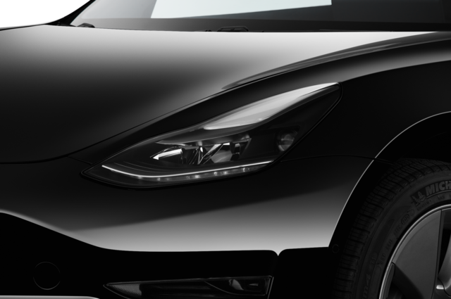 Tesla Model 3 (Baujahr 2022) Long Range 4 Türen Scheinwerfer