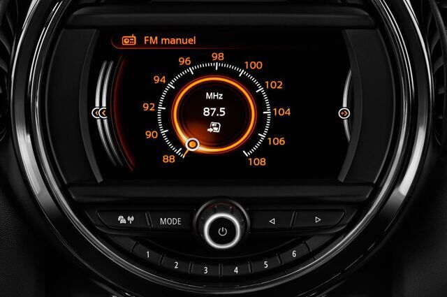 MINI MINI (Baujahr 2017) Cooper D 2 Türen Radio und Infotainmentsystem