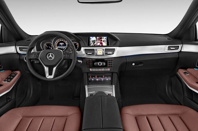 Mercedes E-Class (Baujahr 2015) Avantgarde 4 Türen Cockpit und Innenraum