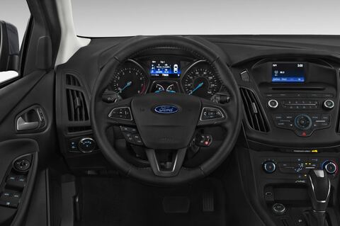 Ford Focus (Baujahr 2015) Trend 5 Türen Lenkrad