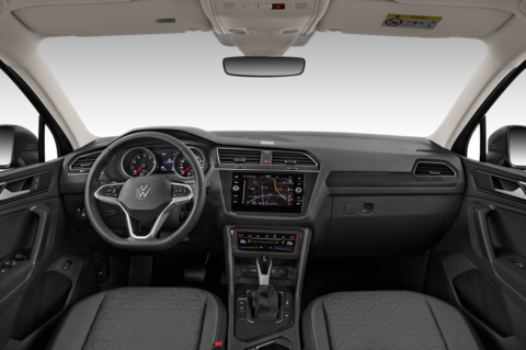 Volkswagen Tiguan (Baujahr 2021) Elegance 5 Türen Cockpit und Innenraum