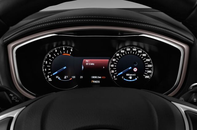 Ford Mondeo (Baujahr 2016) Vignale 4 Türen Tacho und Fahrerinstrumente