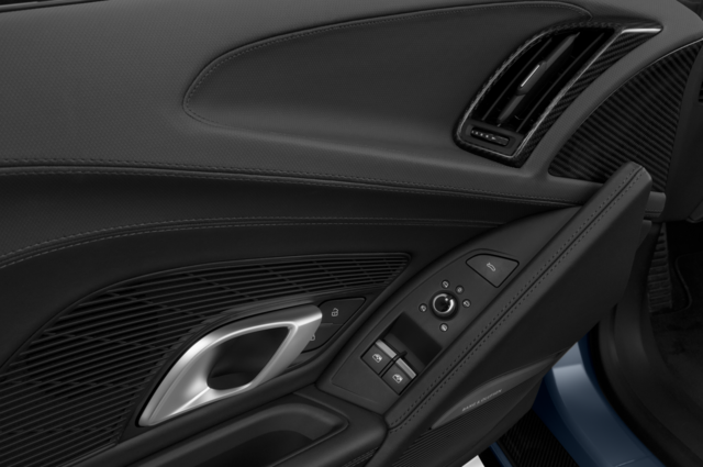Audi R8 Spyder (Baujahr 2022) Performance 2 Türen Bedienungselemente Tür