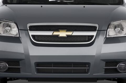 Chevrolet Aveo (Baujahr 2010) LT 4 Türen Kühlergrill und Scheinwerfer