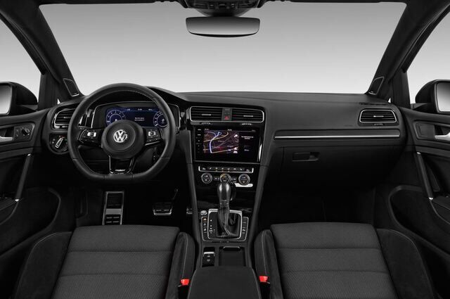 Volkswagen Golf (Baujahr 2017) R 5 Türen Cockpit und Innenraum