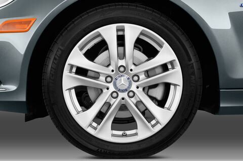 Mercedes C-Class (Baujahr 2011) Elegance 4 Türen Reifen und Felge