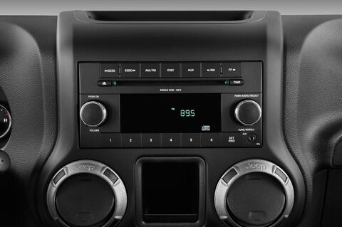 Jeep Wrangler (Baujahr 2012) Sport 3 Türen Radio und Infotainmentsystem
