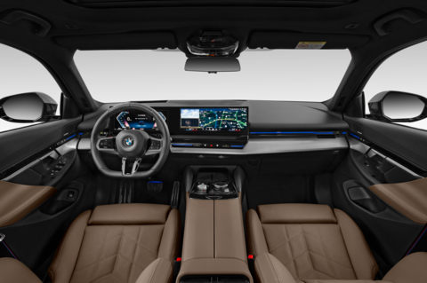 BMW 5 Series (Baujahr 2024) M Sport 4 Türen Cockpit und Innenraum