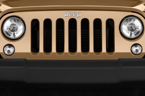 Jeep Wrangler (Baujahr 2017) Sahara 5 Türen Kühlergrill und Scheinwerfer