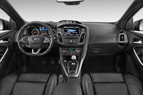 Ford Focus (Baujahr 2015) ST 5 Türen Cockpit und Innenraum