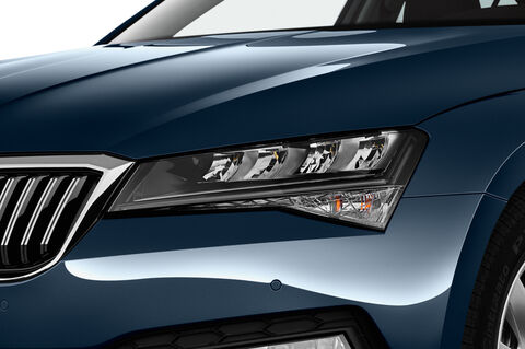 Skoda Superb (Baujahr 2020) Ambition 5 Türen Scheinwerfer