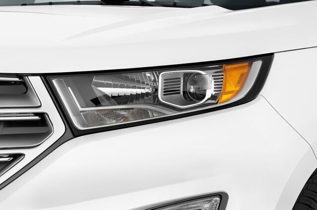 Ford Edge (Baujahr 2016) Titanium 5 Türen Scheinwerfer