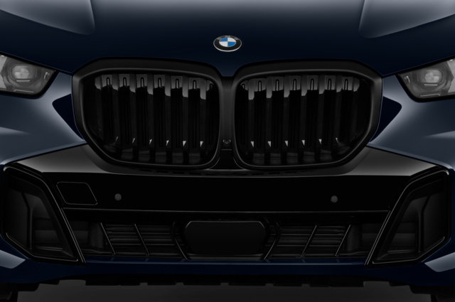 BMW X5 (Baujahr 2024) xDrive40i M Sport 5 Türen Kühlergrill und Scheinwerfer