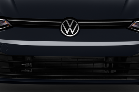 Volkswagen Golf Variant (Baujahr 2021) Life HEV 4 Türen Kühlergrill und Scheinwerfer