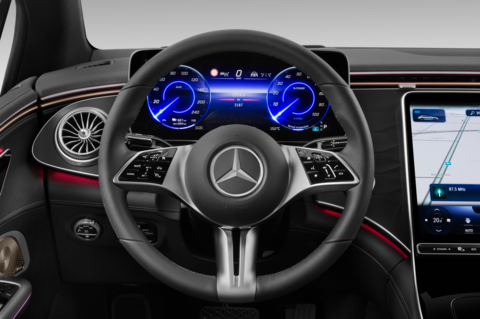 Mercedes EQE (Baujahr 2022) 350+ 4 Türen Lenkrad