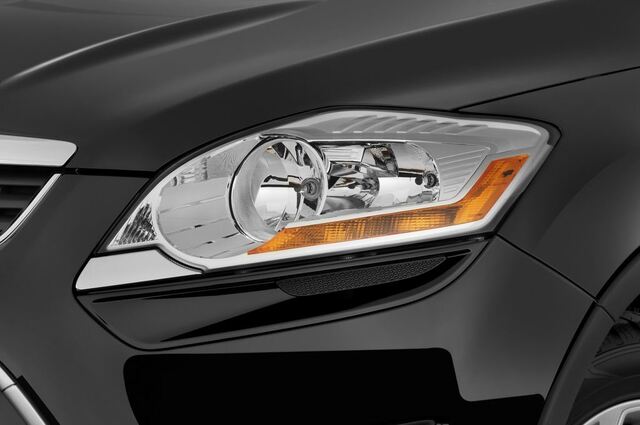 Ford Kuga (Baujahr 2010) Trend 5 Türen Scheinwerfer
