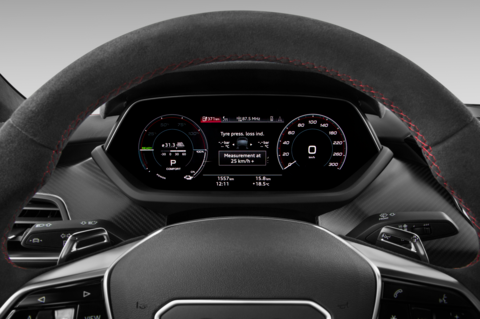 Audi e-tron GT (Baujahr 2021) RS 4 Türen Tacho und Fahrerinstrumente