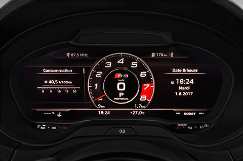 Audi RS 3 (Baujahr 2019) - 4 Türen Tacho und Fahrerinstrumente