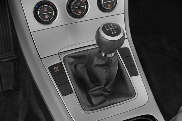 Volkswagen Passat (Baujahr 2010) Comfortline 5 Türen Schalthebel