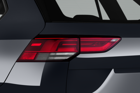 Volkswagen Golf Variant (Baujahr 2021) Life HEV 4 Türen Rücklicht