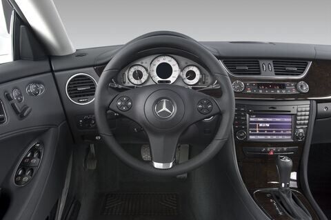 Mercedes CLS (Baujahr 2010) 500 4 Türen Lenkrad