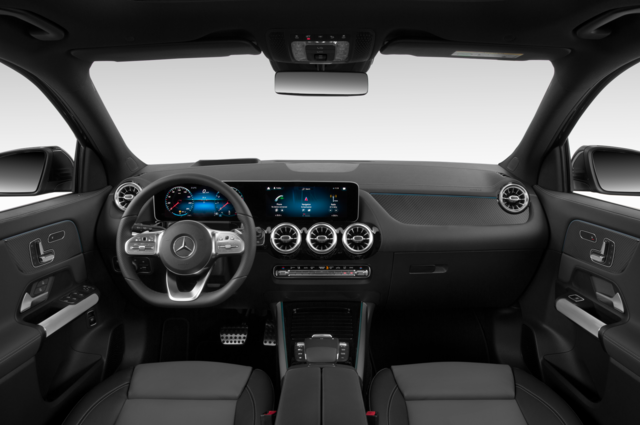 Mercedes GLA (Baujahr 2020) AMG Line 5 Türen Cockpit und Innenraum