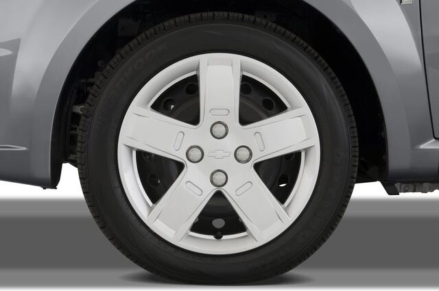 Chevrolet Aveo (Baujahr 2010) LT 4 Türen Reifen und Felge