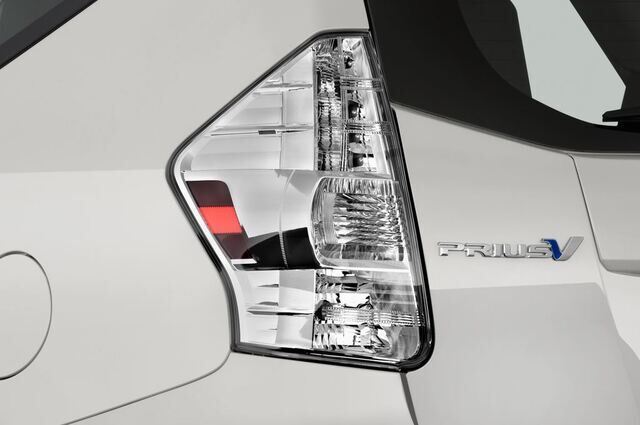 Toyota Prius+ (Baujahr 2011) Life 5 Türen Rücklicht