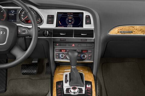 Audi Allroad Quattro (Baujahr 2011) - 5 Türen Mittelkonsole