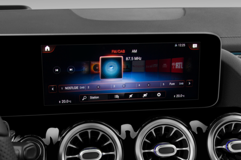 Mercedes GLA (Baujahr 2020) AMG Line 5 Türen Radio und Infotainmentsystem