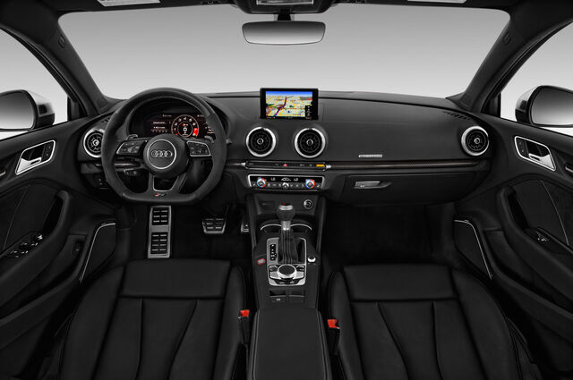Audi RS 3 (Baujahr 2019) - 4 Türen Cockpit und Innenraum