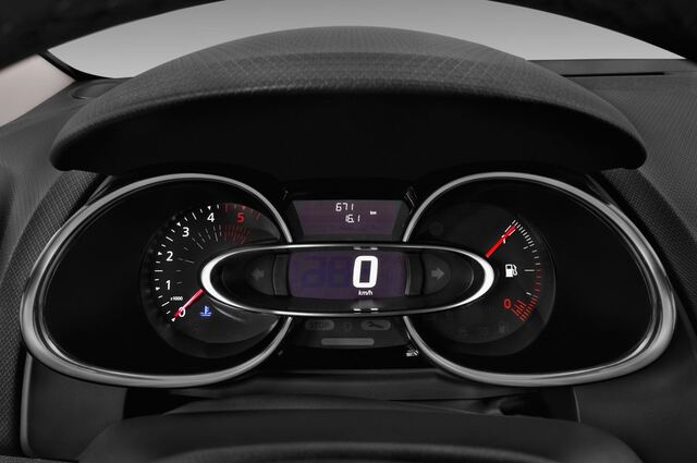 Renault Clio Grandtour (Baujahr 2017) Intnse 5 Türen Tacho und Fahrerinstrumente