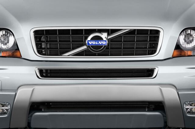 Volvo XC90 (Baujahr 2013) Summum 5 Türen Kühlergrill und Scheinwerfer